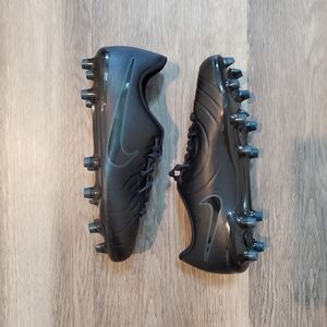 Nike Kids Legend 10 Club Soccer Cleats